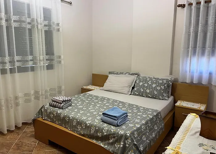 Golem, Mali I Robit Golem (Tirana)